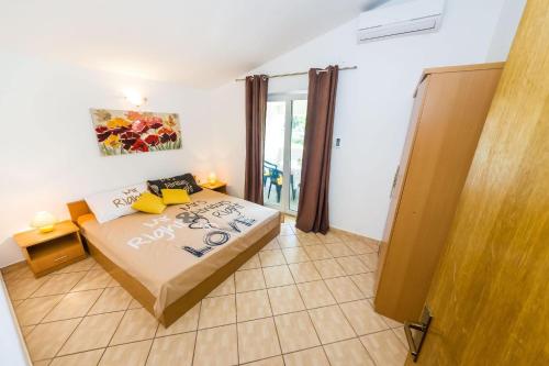 Apartments for families with children Ljubac, Zadar - 24394 in Ljubač