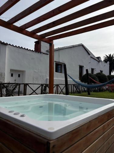 수영장, Cerros de Terciopelo hotel boutique in 로사리오 데 레르마