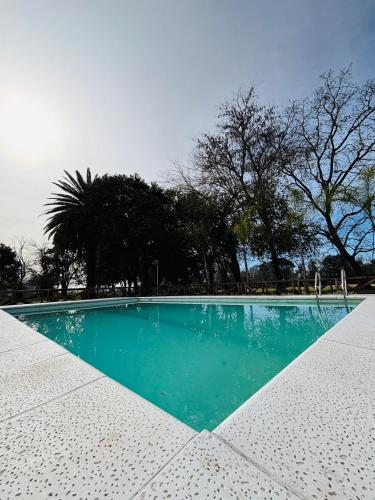 수영장, Cerros de Terciopelo hotel boutique in 로사리오 데 레르마