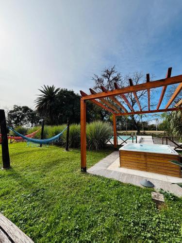 수영장, Cerros de Terciopelo hotel boutique in 로사리오 데 레르마