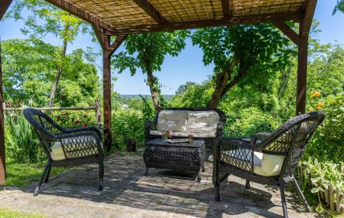 Exterior view, Cozy Home In Draz With House A Panoramic View in Batina
