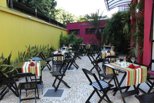 Toit ja joogid, Hotel Dom Henrique in Timoteo