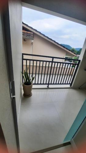 Apartamento de dois quartos centro de Pomerode in ริเบย์เราอาเรยา