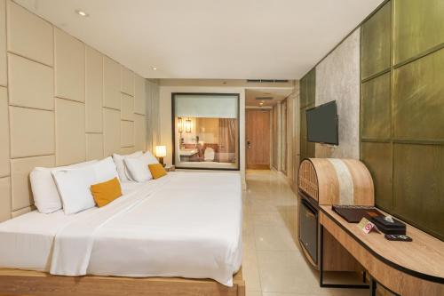 Deluxe Double or Twin Room with Balcony room in Jambuluwuk Oceano Seminyak Hotel