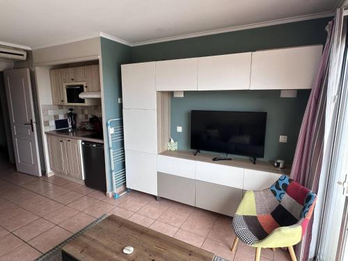 Appartement T2 avec terrasse et parking à deux pas de la mer aux Issambres - FR-1-768-122 - image 5