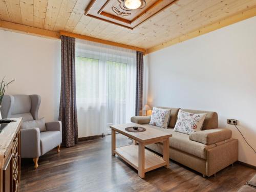 Cosy Apartment in Mühlbach with Balcony, cleaning included - Location saisonnière - Dorf