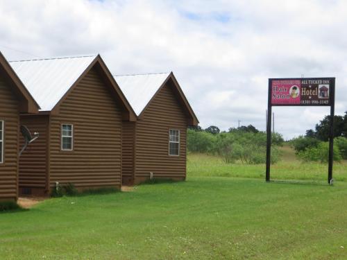 All Tucked Inn Cabins in Stockdale (TX)