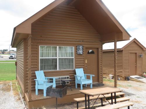 All Tucked Inn Cabins in Stockdale (TX)