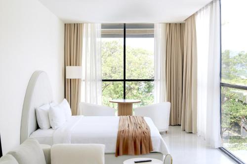 ซันแดนซ์ เดย์คลับ หัวหิน (Sundance Dayclub Hua Hin) near หมูบ้าน ช้าง