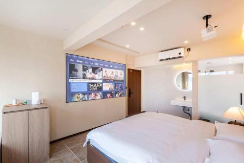 Deluxe Double Room with Side Sea View image 4
