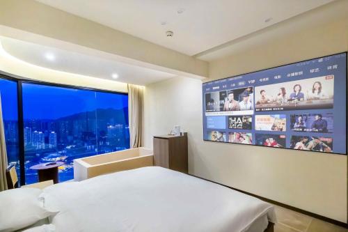 Deluxe Double Room with Side Sea View image 6