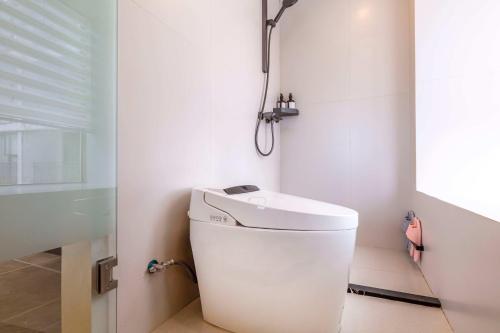 Deluxe Double Room with Side Sea View image 1