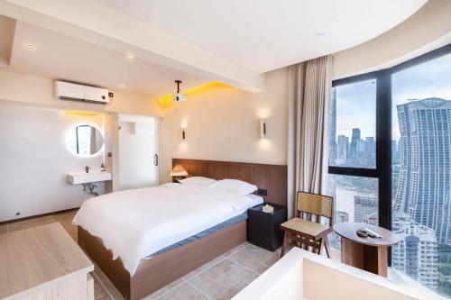 Deluxe Double Room with Side Sea View image 9