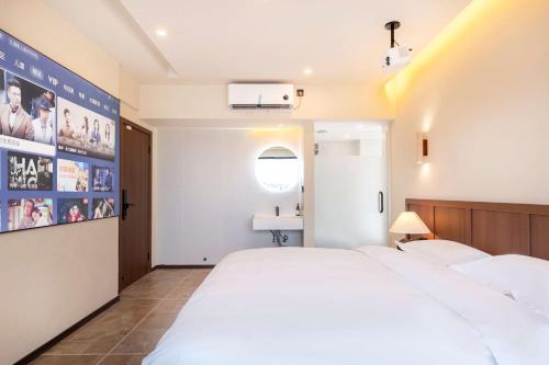 Deluxe Double Room with Side Sea View image 10