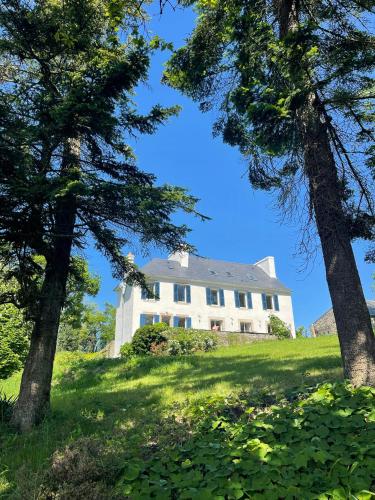 Renovated Mansion Near Morlaix Bay