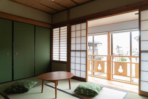 Two-Bedroom with Unique Bathroom image 10