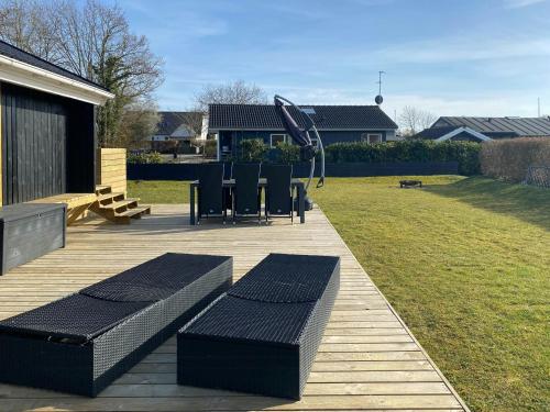 Exterior view, Cozy Summer House With 100 Meters To The Sea in Hejsager