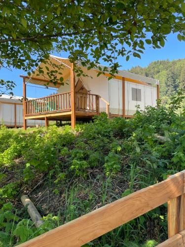 A szálláshely kívülről, Emerald - Glamping tent in Klamath