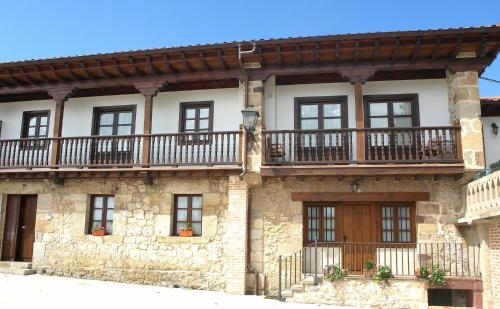  Apartamentos LLave de Santillana, Pension in Santillana del Mar