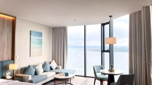 Queen Room with Sea View image 7