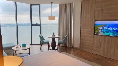 Queen Room with Sea View image 6