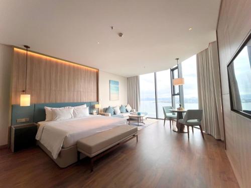 Queen Room with Sea View room in Alacarte Ha Long Bay By Azure - Can Ho Huong Bien