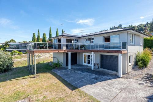 ทัศนียภาพภายนอกโรงแรม, Lofty Lakeviews - Acacia Bay Holiday Home in อ่าวอาคาเซีย