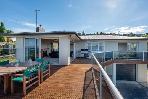 ทัศนียภาพภายนอกโรงแรม, Lofty Lakeviews - Acacia Bay Holiday Home in อ่าวอาคาเซีย