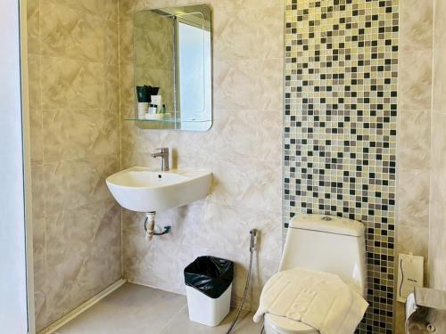 room detail thumbnail 2
