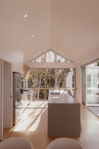 Beachfront Estate with Tennis Court in Lauderdale