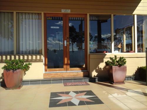 ล็อบบี้, วิลโลว์ส โมเทล (Willows Motel) in กัวเบิร์น