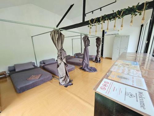 Buitenkant, Nahm Khao Sok Hostel and Camping in Khao Sok (Suratthani)