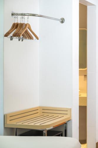 Zest Queen Room image 6