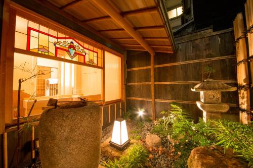 Le Machiya Rokkaku Suite In Kyoto From 346 Trabber Hotels - 