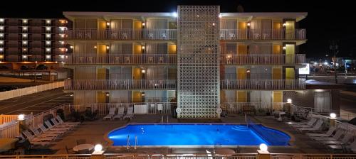 Landmark Motel - image 6