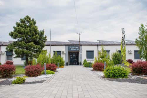 PRZYSTANEK ROSZKÓW -NOCLEGI i RESTAURACJA