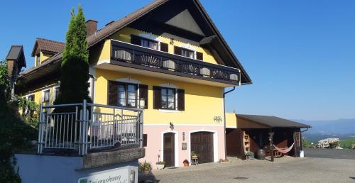 Wein- und Weitblick in Gleinstätten, Österreich