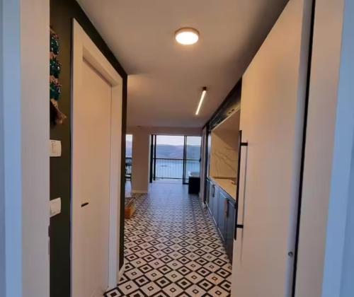 Kitchen, BiRKA - סוויטות מהממות מול נוף ברכת רם in Majdal Shams