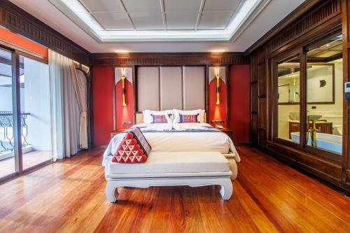 Suite with Mountain View
