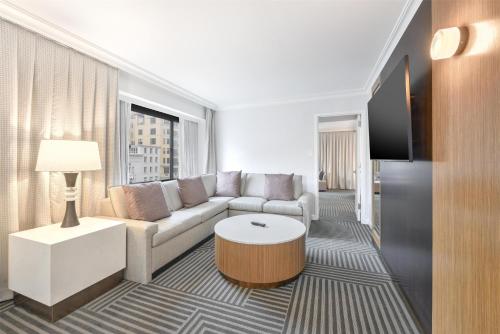 Capital Hilton - image 13