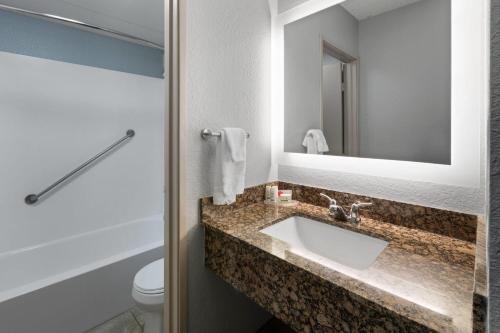 AmericInn by Wyndham Chippewa Falls in Chippewa Falls, USA