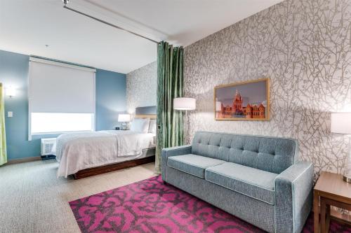 room detail thumbnail 2