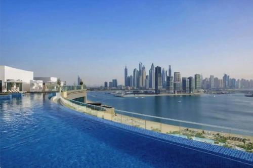Palm Jumeirah Beachfront apartment with rooftop Infinity pool and Atlantis view, Dubaj (zdjęcie 5)