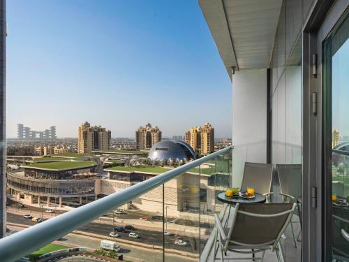 Palm Jumeirah Beachfront apartment with rooftop Infinity pool and Atlantis view, Dubaj (zdjęcie 2)