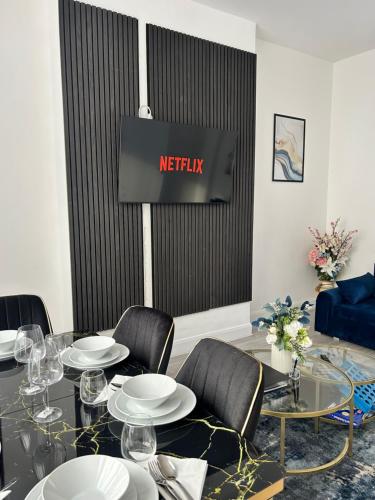 Cosy 3 Bed flat in Shepherds bush Sleeps 8 guest