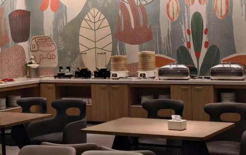 Restaurant, 唯庭酒店上海中环百联真光路地铁站店 near ShangShi Cu CaiGuan
