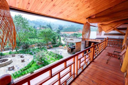 バルコニー/テラス, Sapa Village Retreat - Dine & Coffee near ギャンタチャイビレッジ