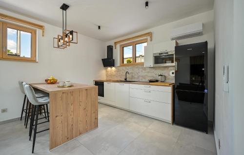 Kitchen, Beautiful Home In Maglenca With Sauna in Leticani