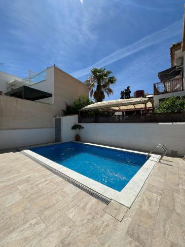 Alquibla relax y armonía con piscina junto a restaurantes y supermercados, Гранада