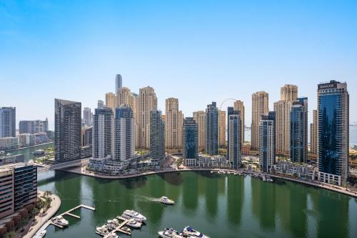 VayK - Sleek & Stylish 1BR in Vida Dubai Marina - image 3